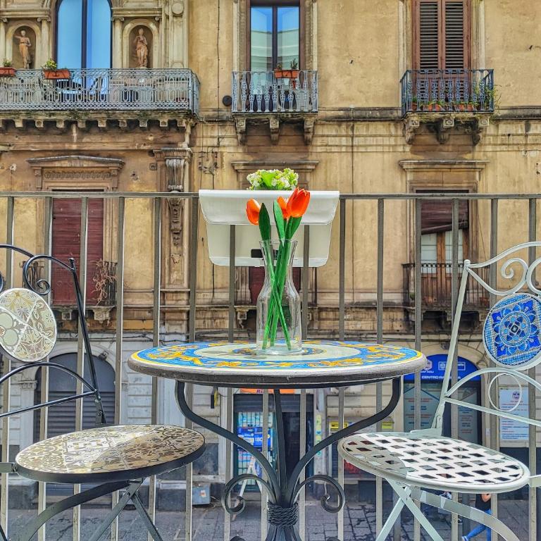 Duomo View 5 Balconies Bright Apartment Catania Center - Two-Bedroom Deluxe Apartment with Balcony - 17