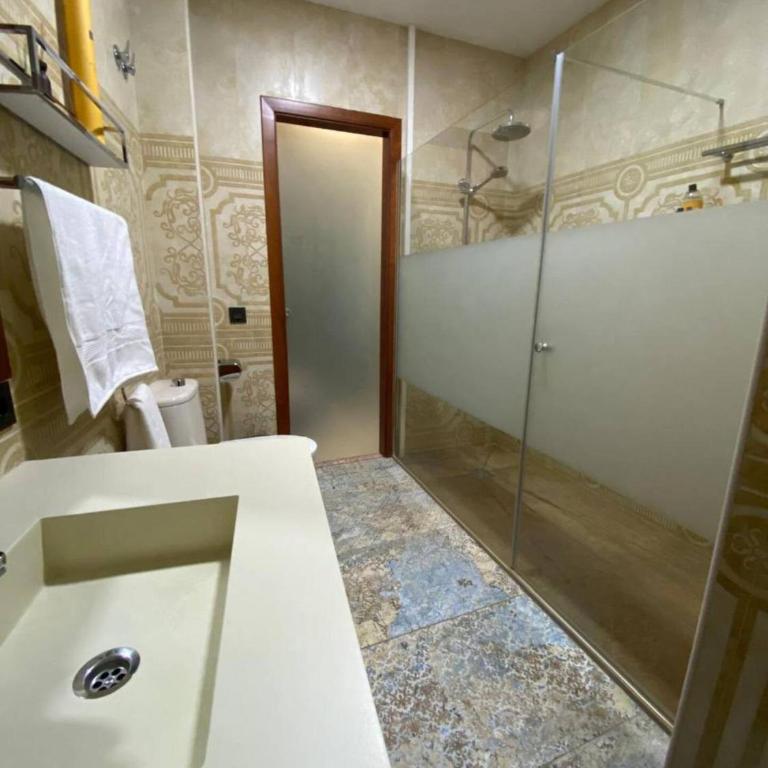Alma de Málaga 2BR Stay with Art History & Comfort in the Heart of the City - Apartamento de 2 dormitorios - 17