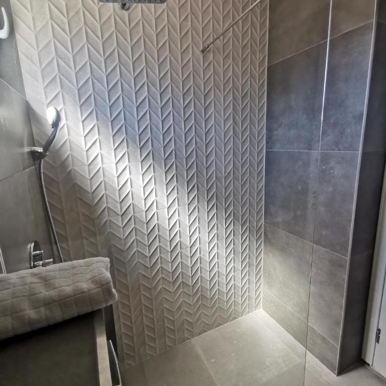 Apartments 110 in Budva - Deluxe One-Bedroom Apartment with Garden View - 2
