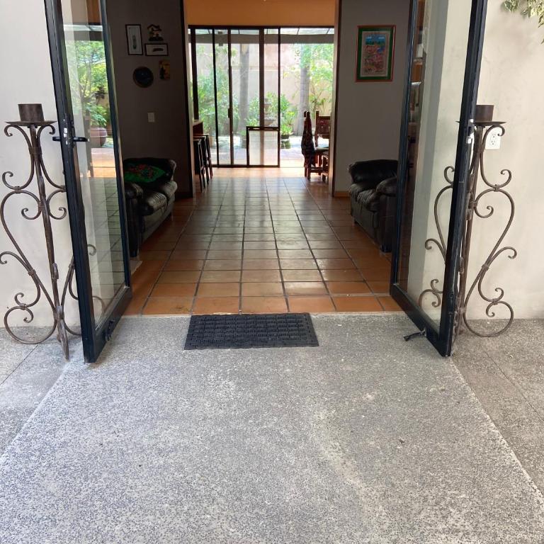 Urban Hacienda downtown, tranquil, spacious, jacuzzi - Casa de 5 dormitorios - 28