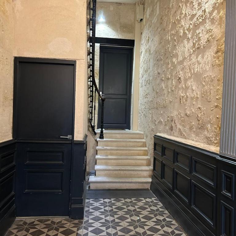 Fantastic 3-Room apartment heart of les Chartrons - Bordeaux - Two-Bedroom Apartment - 62