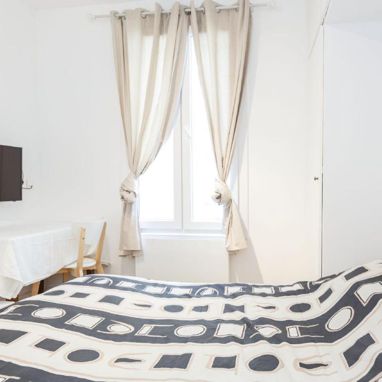 Paris studio Rue du Maine - all bills included - next to Montparnasse train station & close to 6th arrondissement - Appartement 1 Chambre - 2