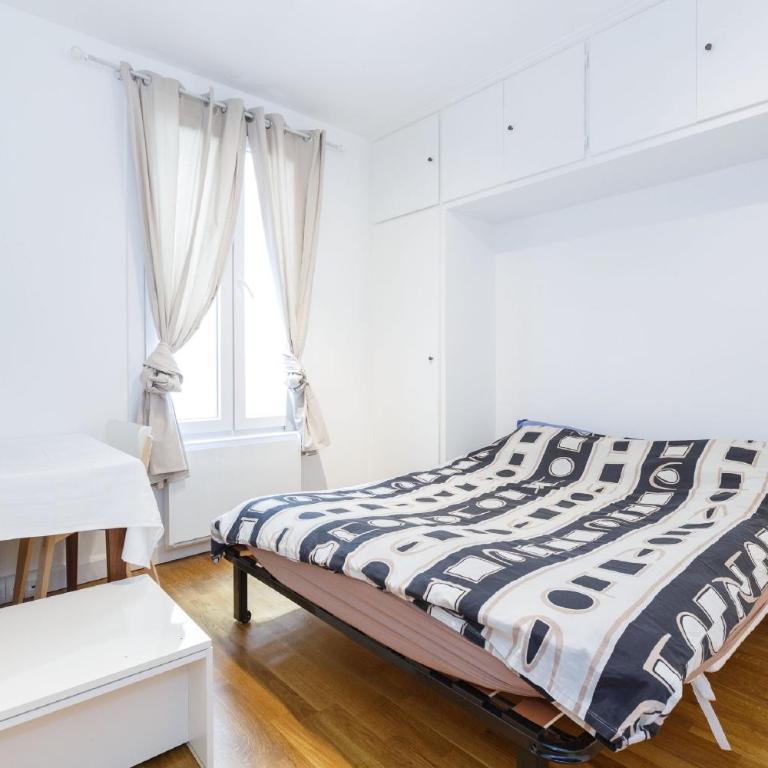 Paris studio Rue du Maine - all bills included - next to Montparnasse train station & close to 6th arrondissement - Appartement 1 Chambre - 1