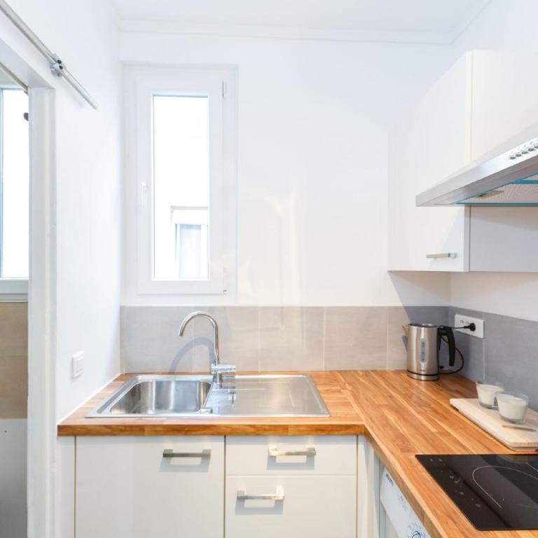 Paris studio Rue du Maine - all bills included - next to Montparnasse train station & close to 6th arrondissement - Appartement 1 Chambre - 7