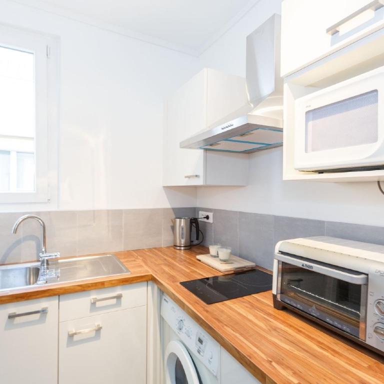 Paris studio Rue du Maine - all bills included - next to Montparnasse train station & close to 6th arrondissement - Appartement 1 Chambre - 6