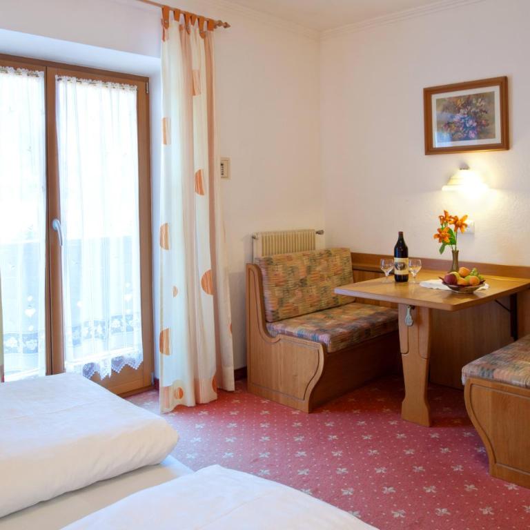 Hotel Pension Sonnegg - Dreibettzimmer - 1