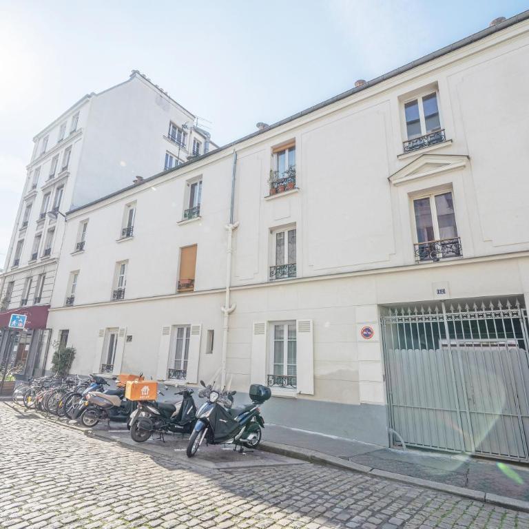 Paris studio Rue Roger #1 - all bills included - direct train from CDG airport - One-Bedroom Apartment - 9