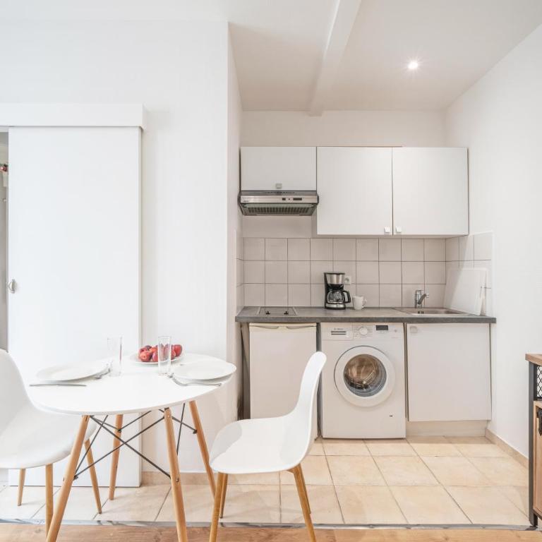 Paris studio Rue Roger #1 - all bills included - direct train from CDG airport - One-Bedroom Apartment - 5