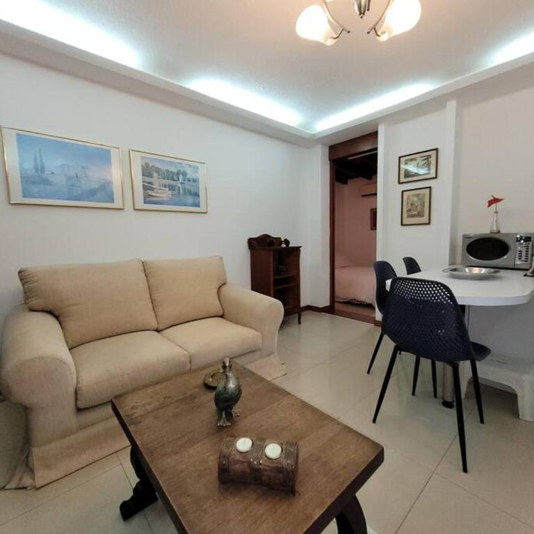 Apartamento con estacionamiento LPG - One-Bedroom Apartment - 9