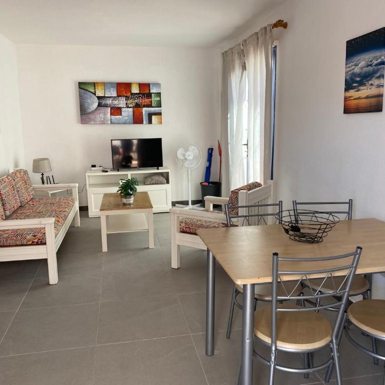 Vivienda Vacacional Delia Castillo 3B - Two-Bedroom Apartment - 2