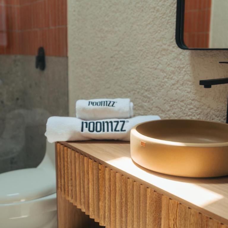 Hotel Boutique Roomzz Laureles - Habitación Doble Deluxe con balcón - 14