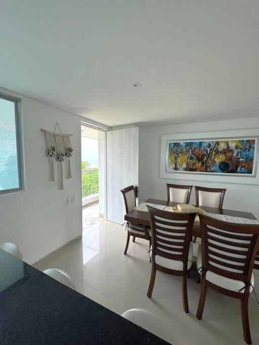 Amazing Beachfront Apartment - Three-Bedroom Apartment - 10
