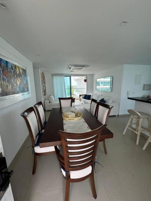 Amazing Beachfront Apartment - Three-Bedroom Apartment - 11