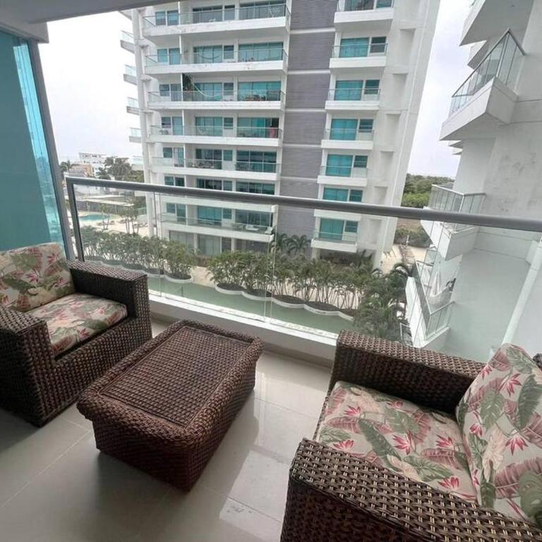 Amazing Beachfront Apartment - Three-Bedroom Apartment - 12