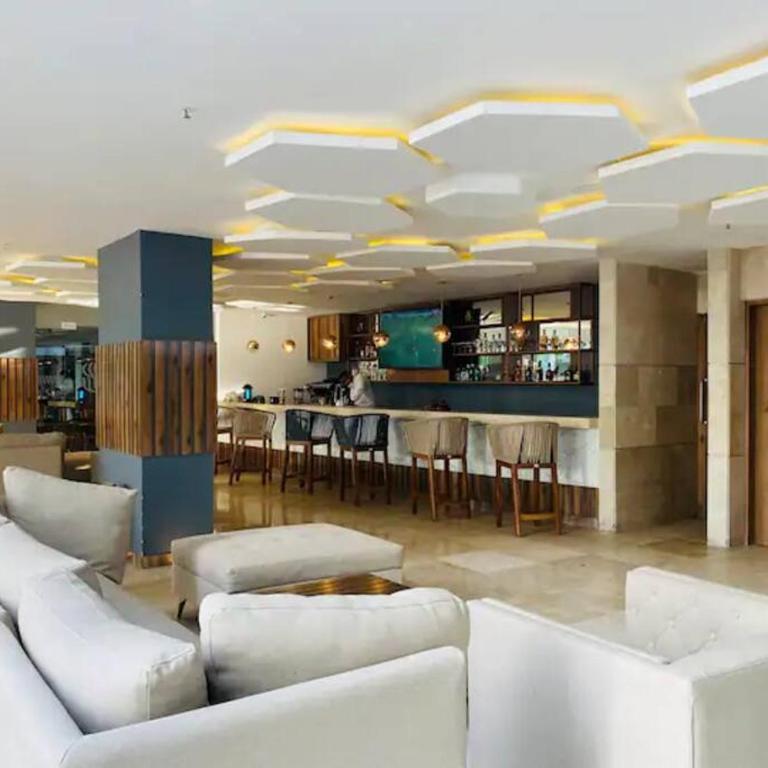 Amazing Beachfront Apartment - Three-Bedroom Apartment - 13