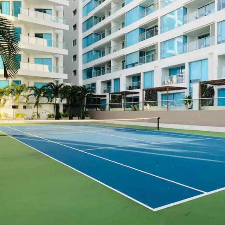 Amazing Beachfront Apartment - Three-Bedroom Apartment - 14