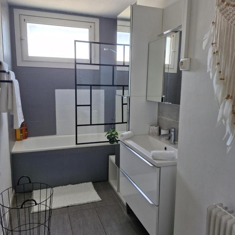 Escapade Montesquieu - Three-Bedroom Apartment - 15