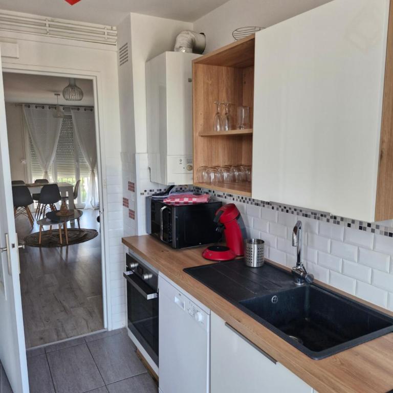 Escapade Montesquieu - Three-Bedroom Apartment - 23