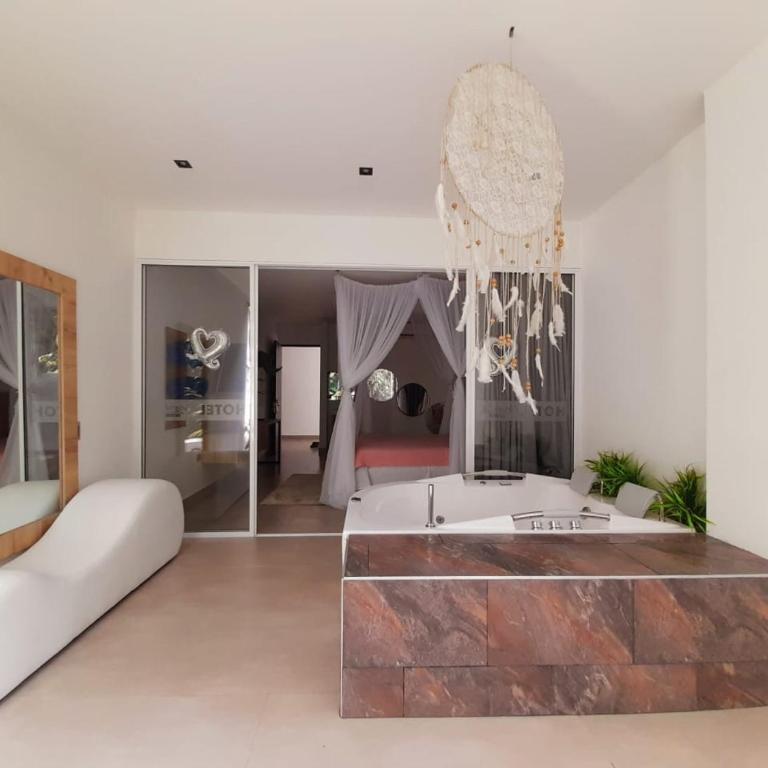 Hotel Monte Bello - Suite Deluxe con bañera de hidromasaje - 1