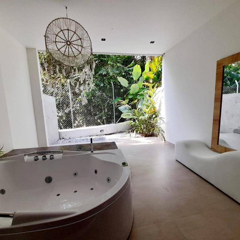 Hotel Monte Bello - Suite Deluxe con bañera de hidromasaje - 3