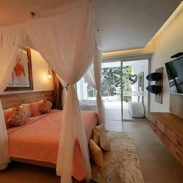 Hotel Monte Bello - Suite Deluxe con bañera de hidromasaje - 4