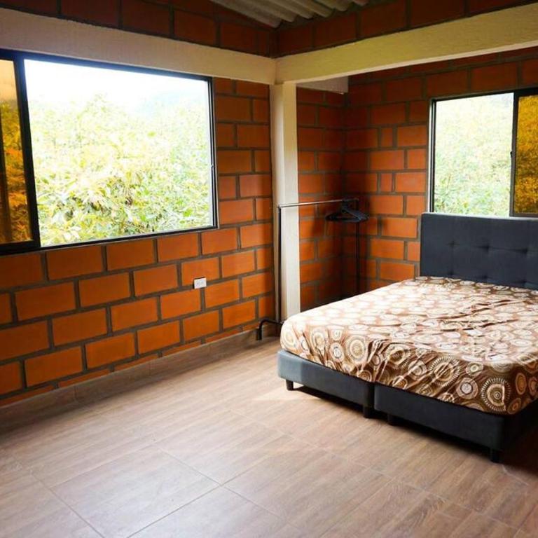 Retro Finca Urrao - Peaceful Avocado Farm Retreat - Five-Bedroom House - 22