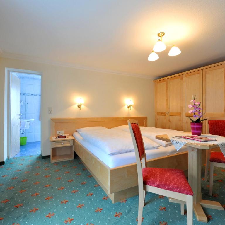 Pension Maria - Doppelzimmer mit Balkon - 6