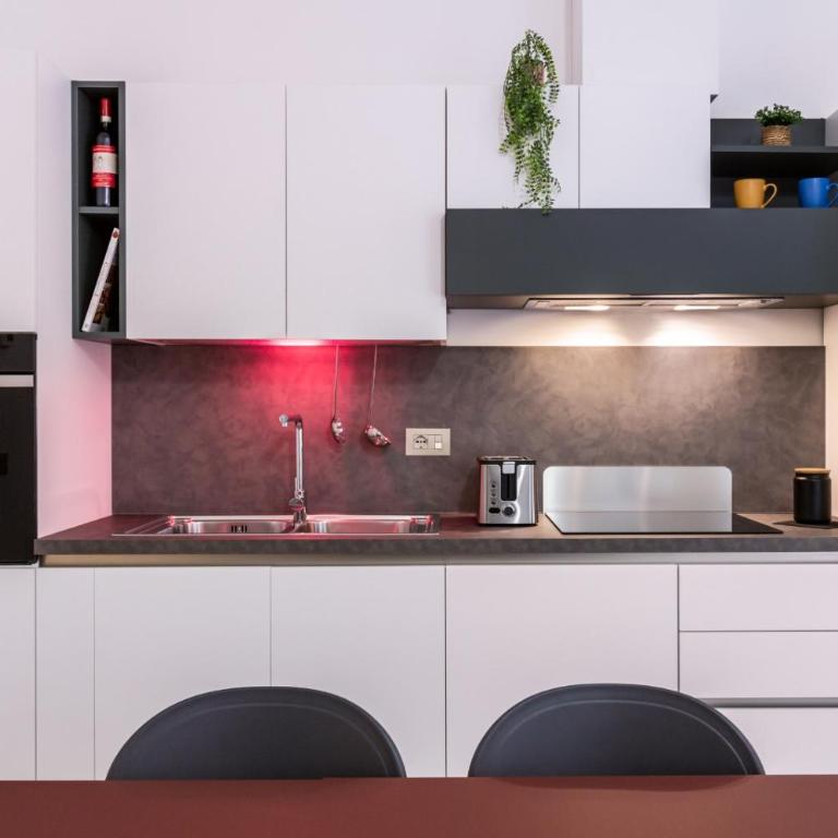 JOIVY Cavour 238 - Appartamento con 2 Camere da Letto - 2