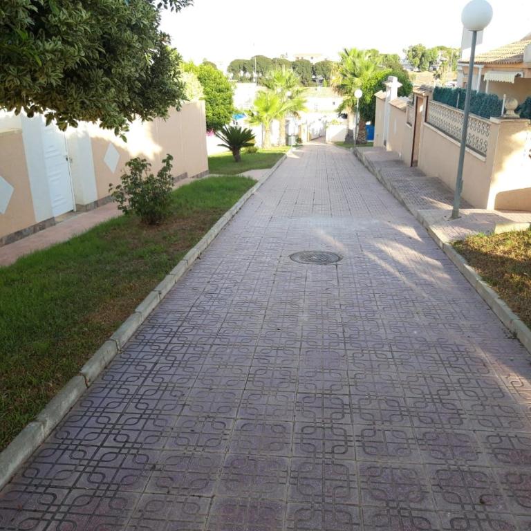 Bungalow con Patio y Terraza Solárium - Casa de 2 dormitorios - 48