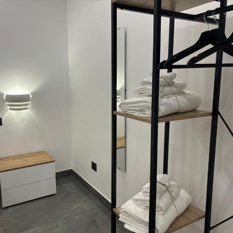 Louis Helen Apartment - Three-Bedroom Apartment - 21
