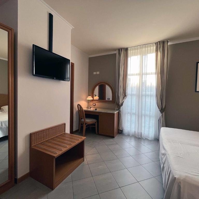 Hotel Regina - Camera Tripla Standard - 2