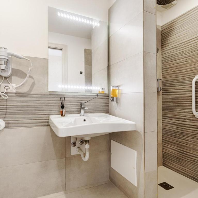 Belvedere Barocco - Camera Matrimoniale/Doppia con Letti Singoli con Bagno Privato - 3