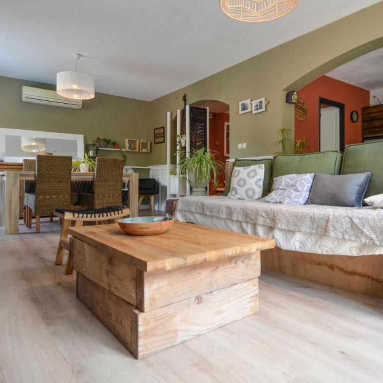 Amazing Home In Arles - Maison de Vacances 3 Chambres - 1