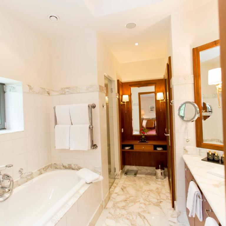 Hotel Schloss Mönchstein - Junior Suite mit Parkblick - 1