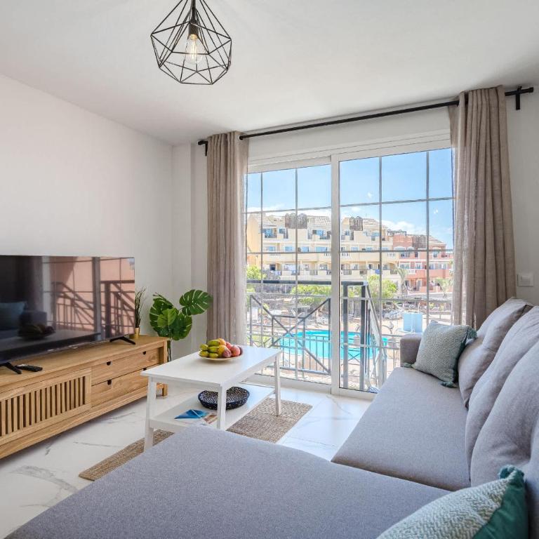Luxurious Granada Park Retreat - Apartamento de 2 dormitorios con vistas a la piscina - 9