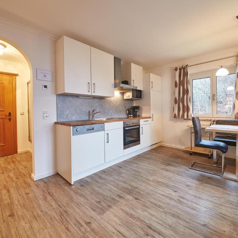 Landhaus Keil - Apartments - Apartment mit 2 Schlafzimmern und Balkon - 11