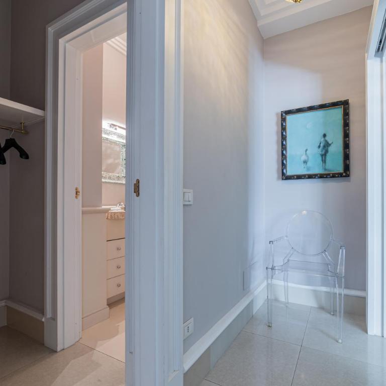 HOME TAWN Luxury Apartment Bari - Three-Bedroom Apartment - 9