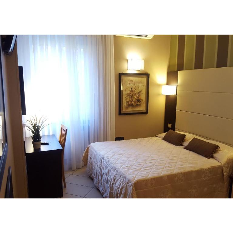 B&B Emozioni Romane - Camera Matrimoniale/Doppia con Letti Singoli - 8