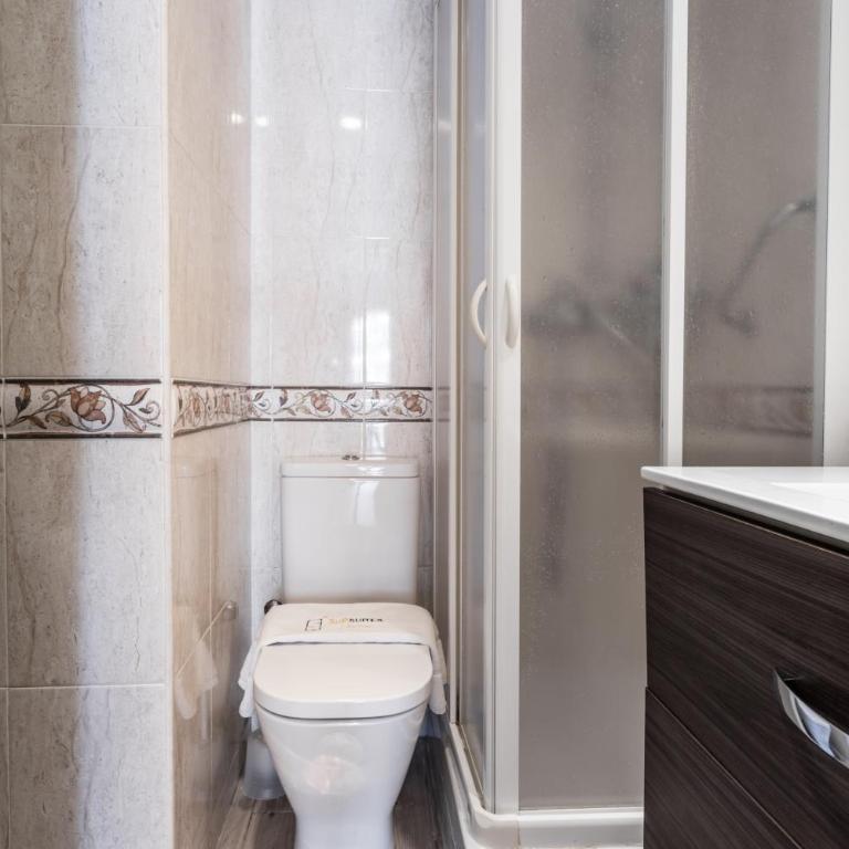 2 habitaciones y 2 baños, vista lateral mar Sofia 2 by Sur Suites - Two-Bedroom Apartment - 12