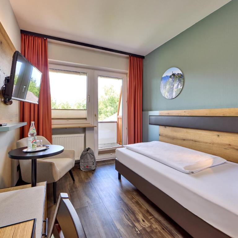 AURA-HOTEL Saulgrub - Einzelzimmer mit Bergblick - 6
