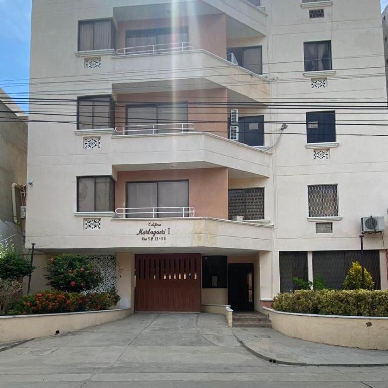 Apartamento Rodadero a lado CC Arrecifes - Three-Bedroom Apartment - 11