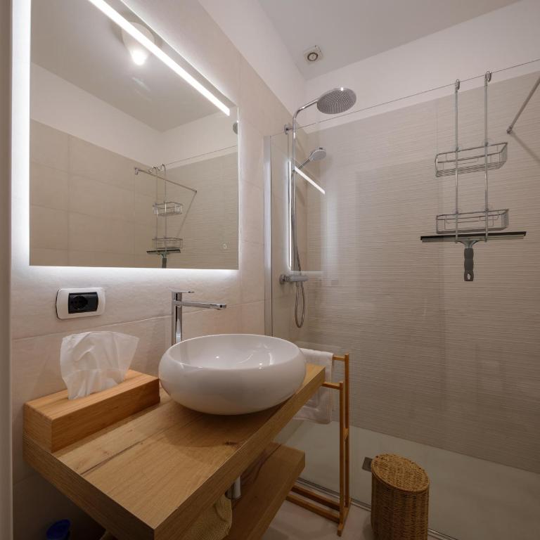 Interno 711 - Camera Quadrupla con Bagno - 9