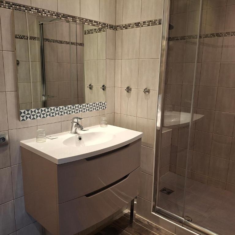 Villa Regain Chambres et table d'hôtes - Doppelzimmer mit eigenem Bad - 2