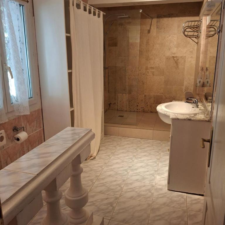 Villa Regain Chambres et table d'hôtes - Doppelzimmer mit eigenem Bad - 2