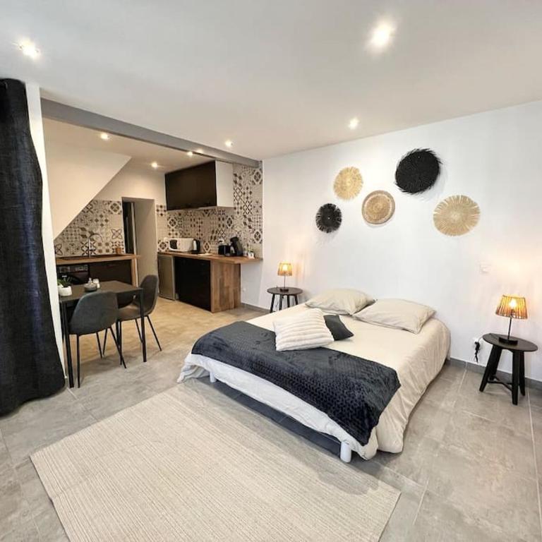 Studio tout équipé avec parking - One-Bedroom Apartment - 1