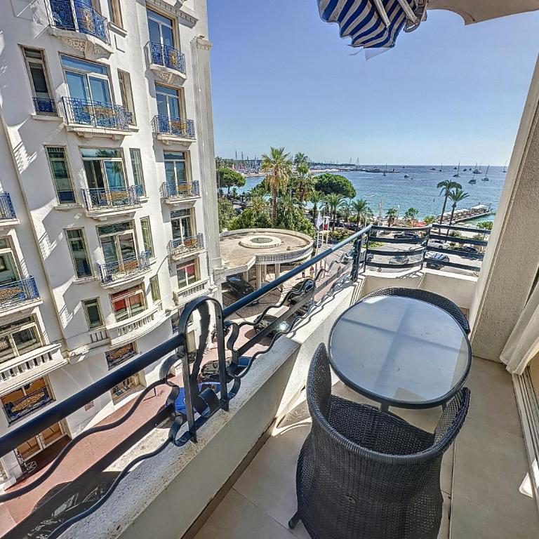 Luxury 1 bedroom Croisette Martinez direct sea view 241 - Appartement - Vue sur Mer - 3