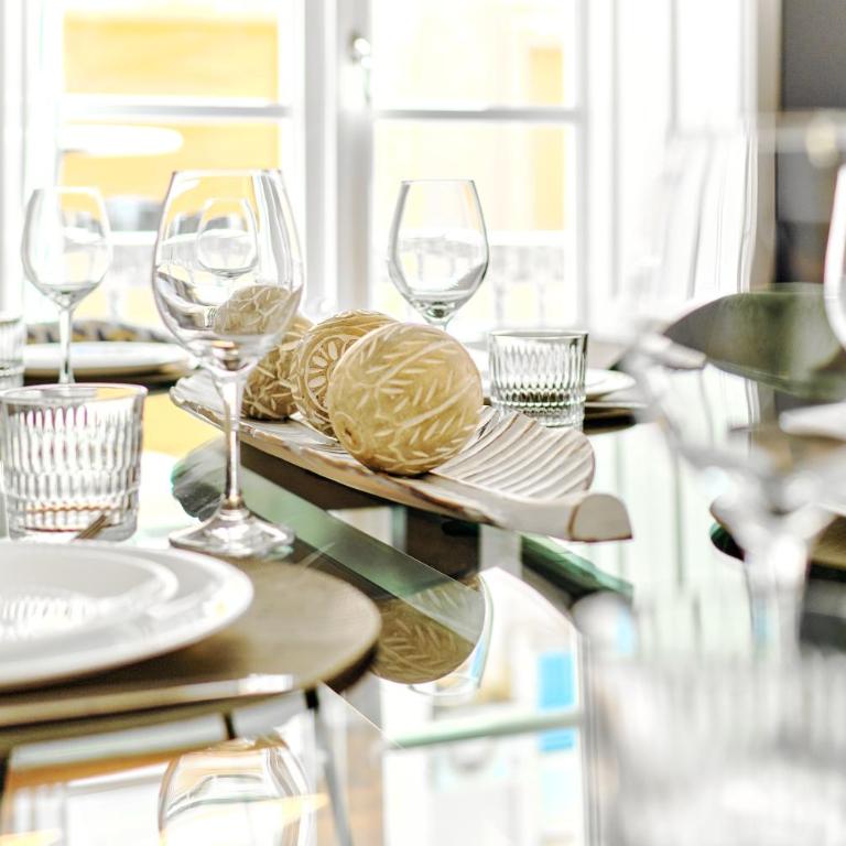 110m KKARA 3BR 2BA central Plaza Nueva view apt - Three-Bedroom Apartment - 2