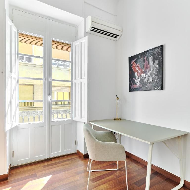110m KKARA 3BR 2BA central Plaza Nueva view apt - Three-Bedroom Apartment - 17