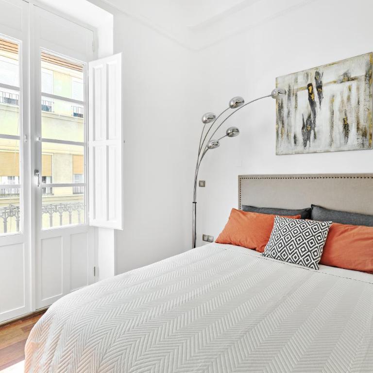 110m KKARA 3BR 2BA central Plaza Nueva view apt - Three-Bedroom Apartment - 23