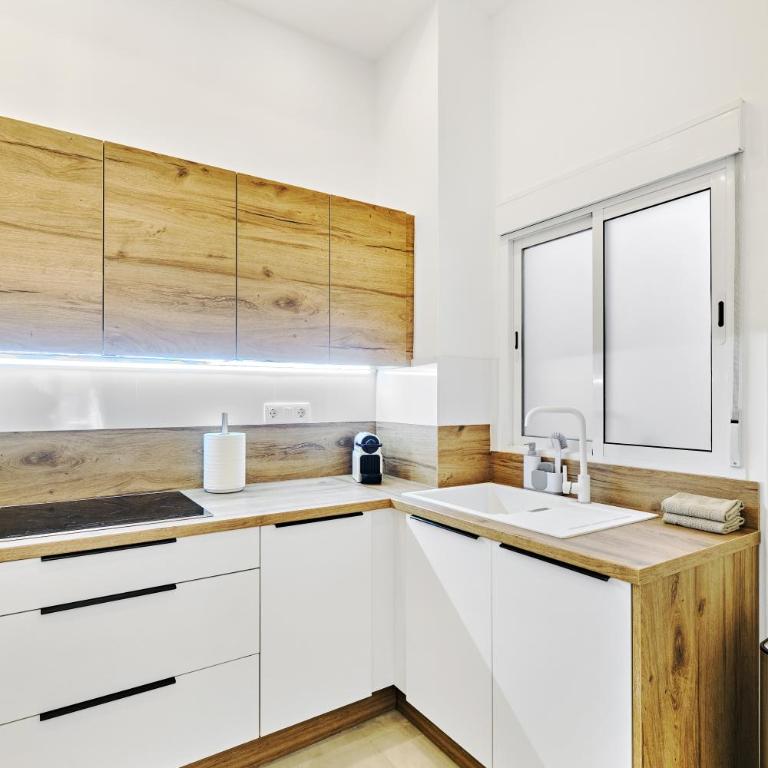 110m KKARA 3BR 2BA central Plaza Nueva view apt - Three-Bedroom Apartment - 52
